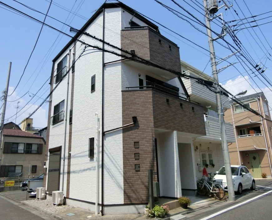 透明な輝きで住まいを彩る外壁塗装クリア塗装の魅力